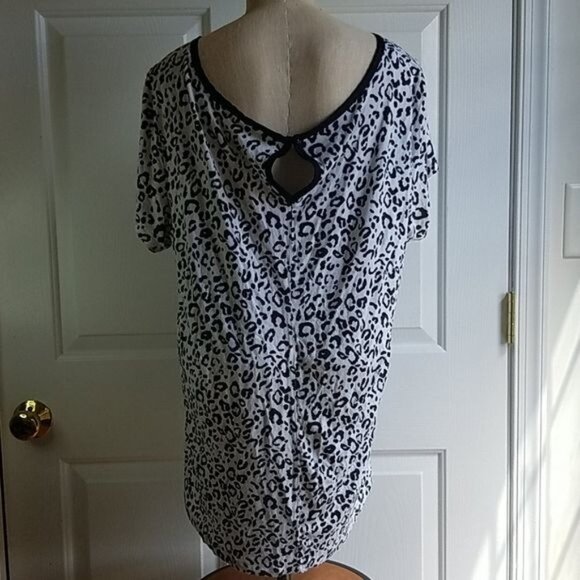 Torrid Shirt Top T Tee Animal Leopard Print SHORT SLEEVE Women's WOMAN'S Size 3 - Picture 8 of 13